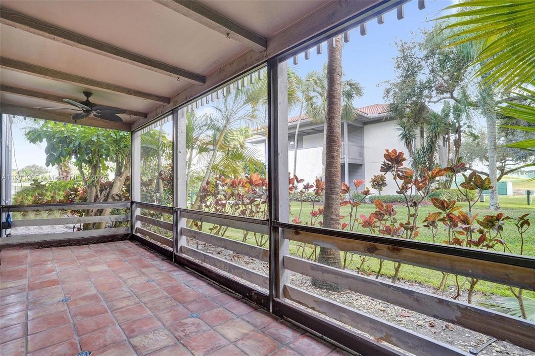 Activo con contrato: $298,000 (2 camas, 2 baños, 1229 Pies cuadrados)