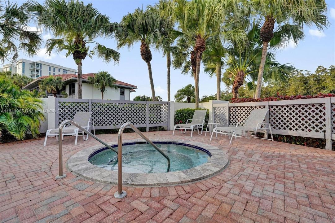 Activo con contrato: $298,000 (2 camas, 2 baños, 1229 Pies cuadrados)