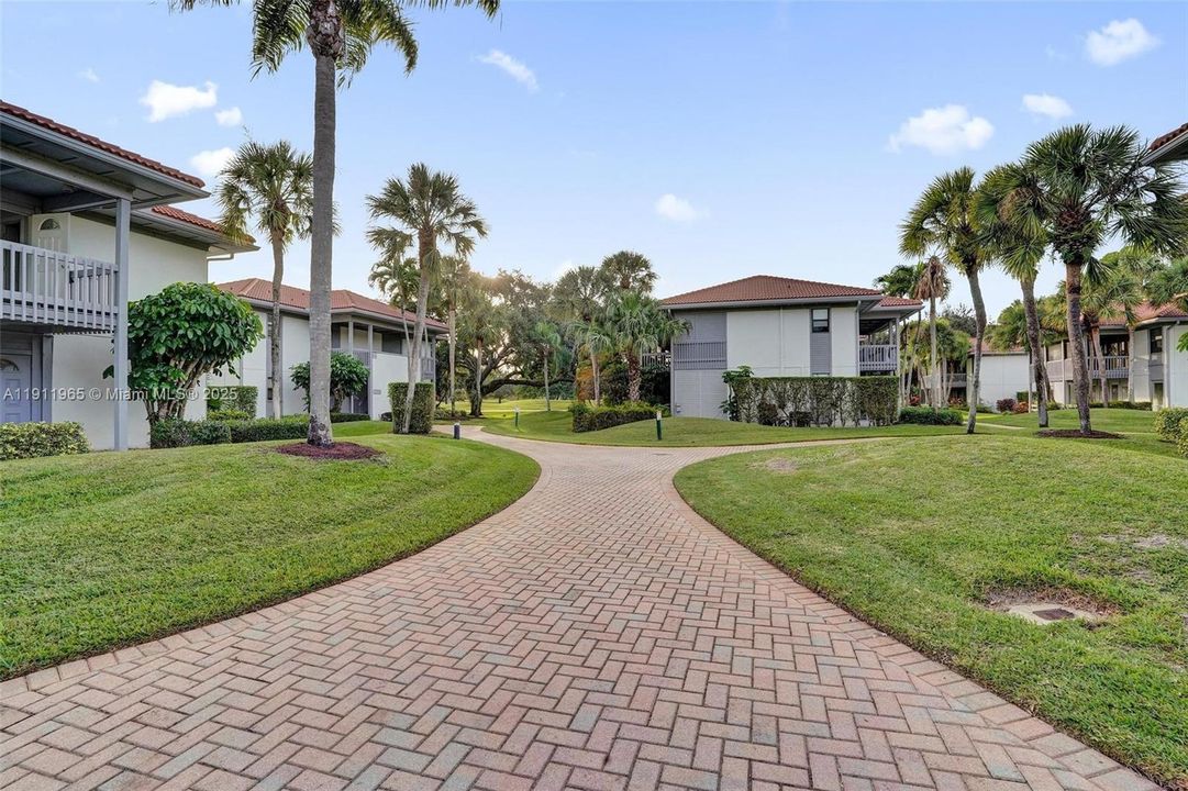 Activo con contrato: $298,000 (2 camas, 2 baños, 1229 Pies cuadrados)