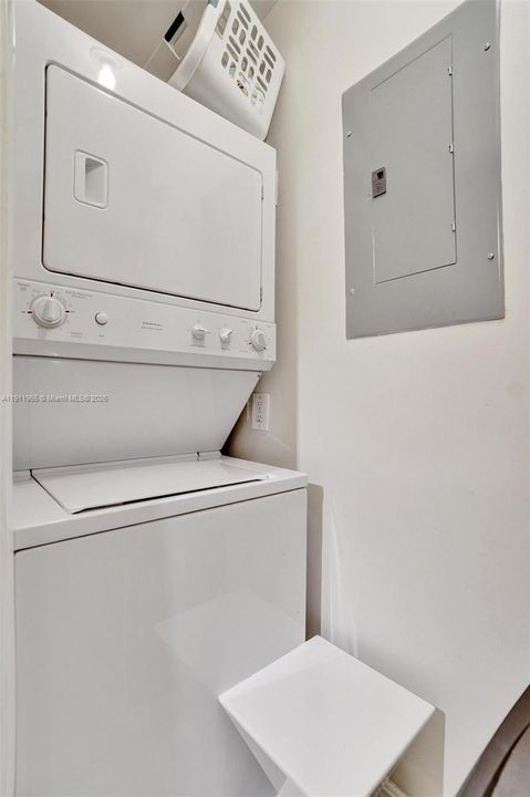 Activo con contrato: $298,000 (2 camas, 2 baños, 1229 Pies cuadrados)