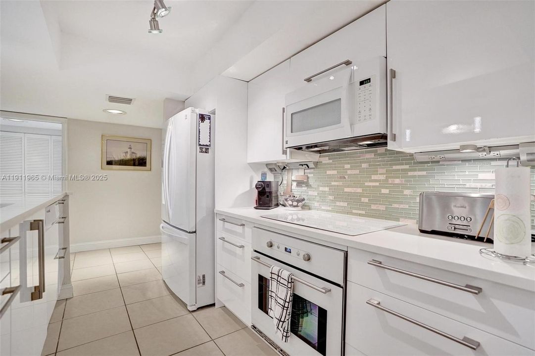 Activo con contrato: $298,000 (2 camas, 2 baños, 1229 Pies cuadrados)