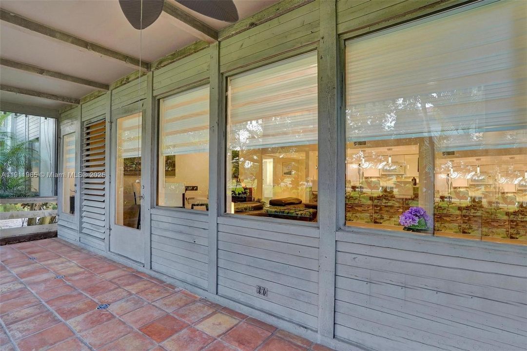 Activo con contrato: $298,000 (2 camas, 2 baños, 1229 Pies cuadrados)