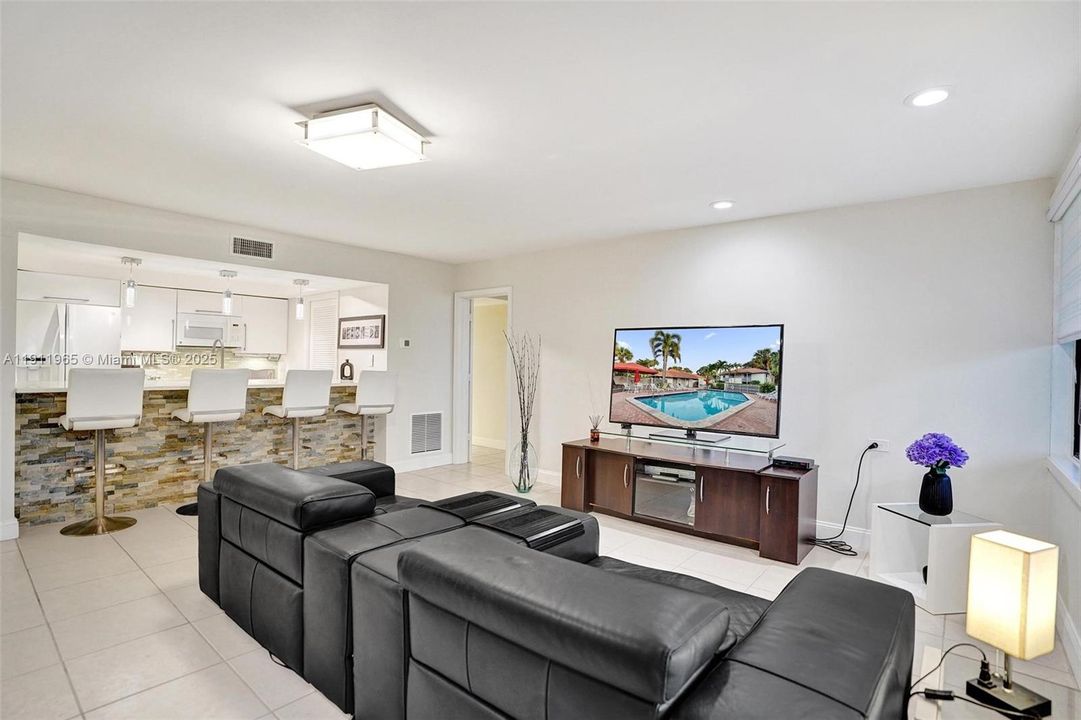 Activo con contrato: $298,000 (2 camas, 2 baños, 1229 Pies cuadrados)