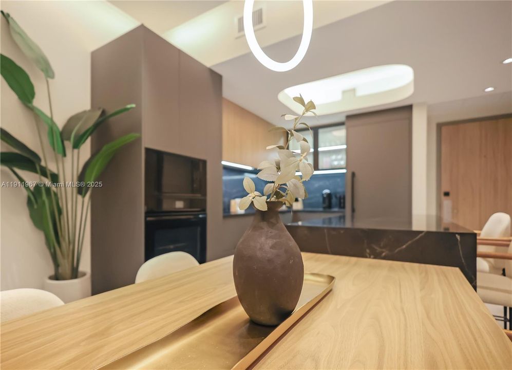 合同活跃: $1,195,000 (2 贝兹, 2 浴室, 1470 平方英尺)