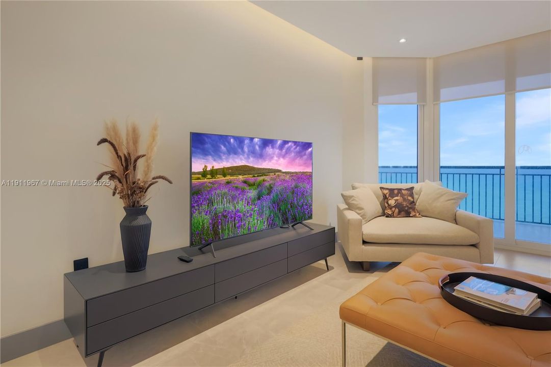 合同活跃: $1,195,000 (2 贝兹, 2 浴室, 1470 平方英尺)