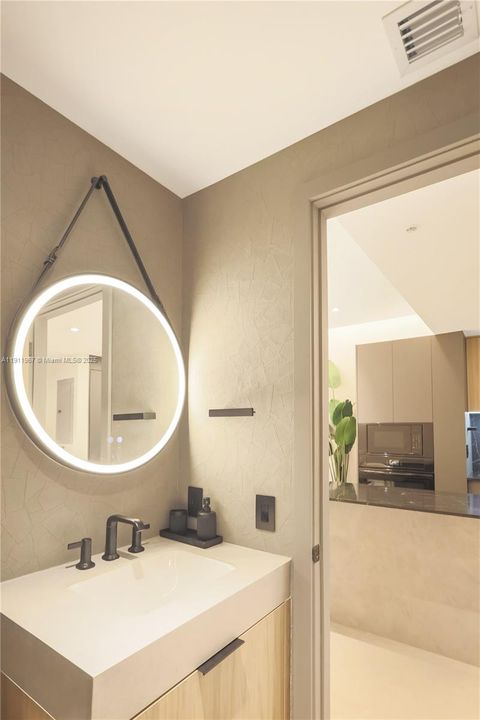 合同活跃: $1,195,000 (2 贝兹, 2 浴室, 1470 平方英尺)