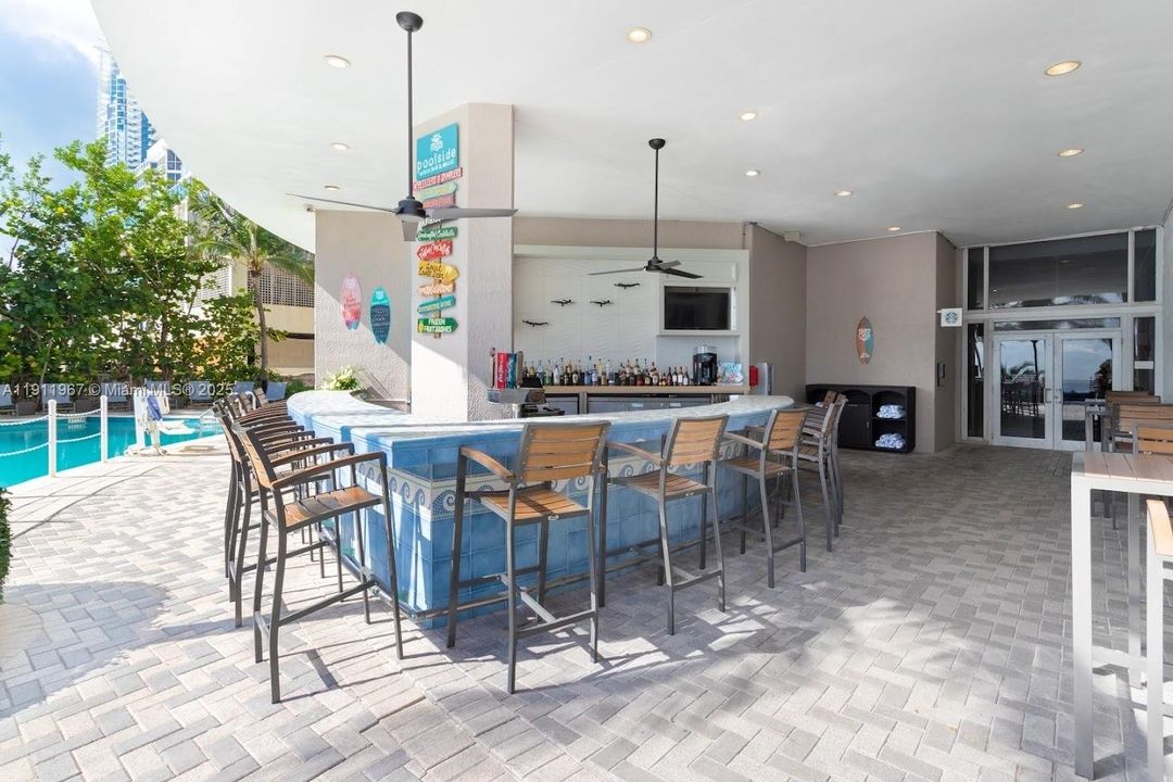 合同活跃: $1,195,000 (2 贝兹, 2 浴室, 1470 平方英尺)