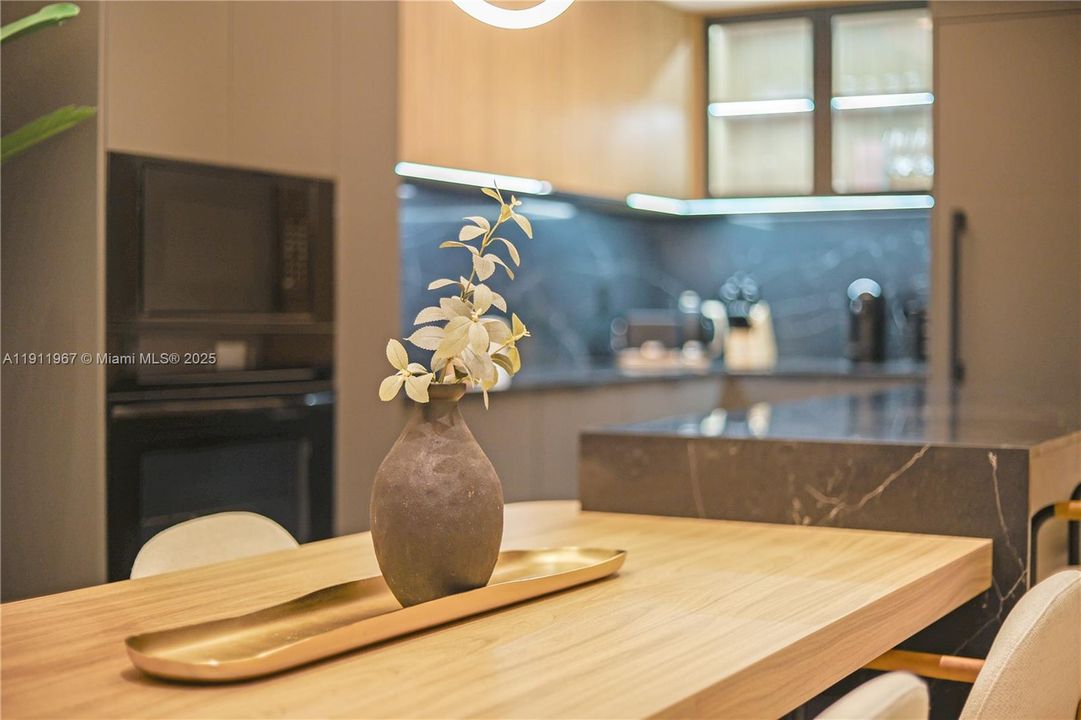 合同活跃: $1,195,000 (2 贝兹, 2 浴室, 1470 平方英尺)