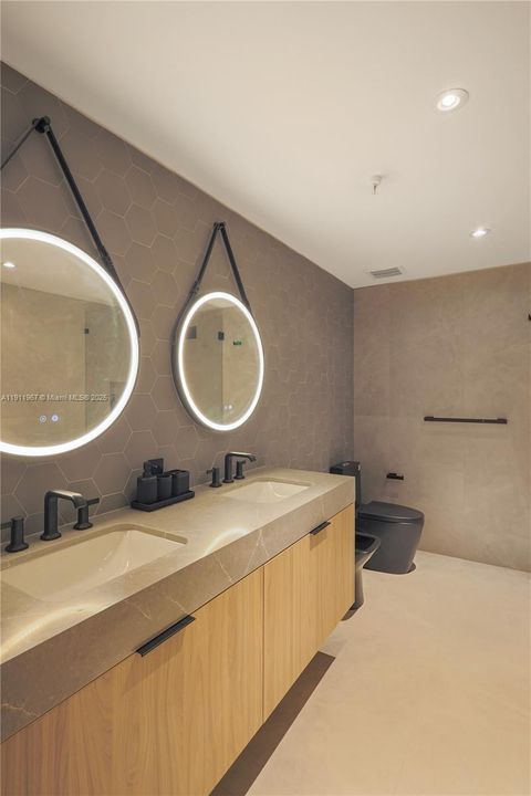 合同活跃: $1,195,000 (2 贝兹, 2 浴室, 1470 平方英尺)