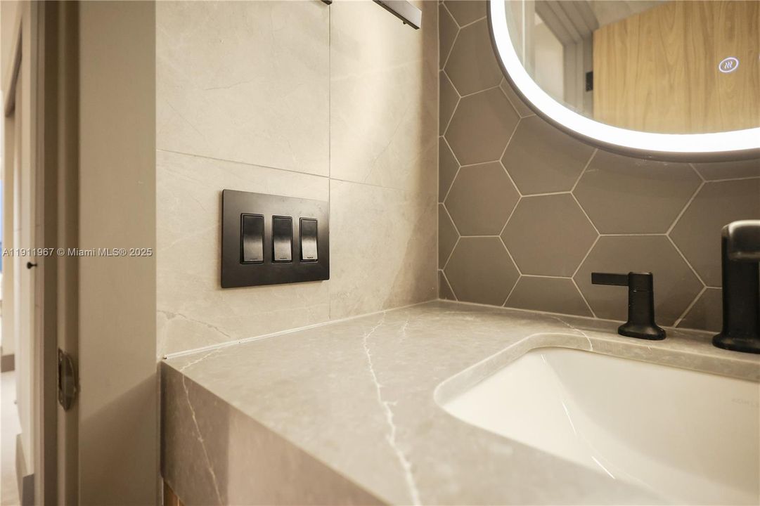 合同活跃: $1,195,000 (2 贝兹, 2 浴室, 1470 平方英尺)