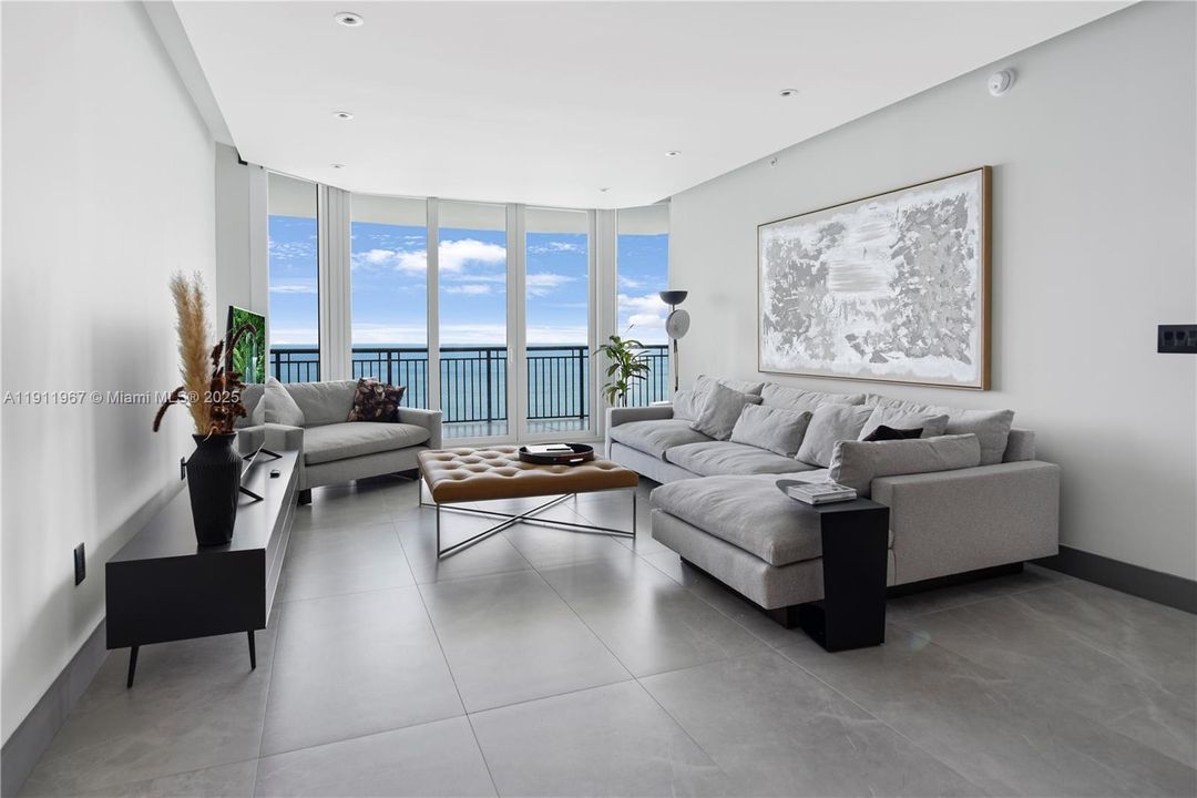 合同活跃: $1,195,000 (2 贝兹, 2 浴室, 1470 平方英尺)