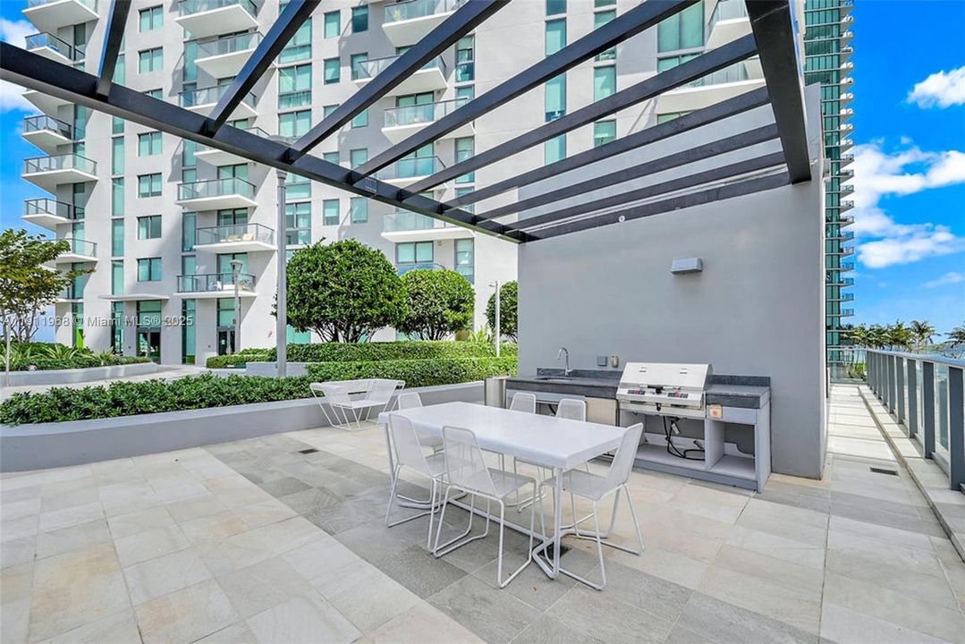 Recently Rented: $3,500 (1 beds, 1 baths, 610 Square Feet)