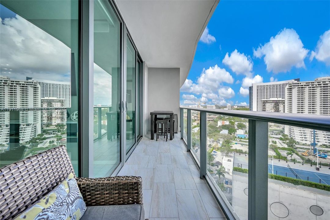 Recently Rented: $3,500 (1 beds, 1 baths, 610 Square Feet)