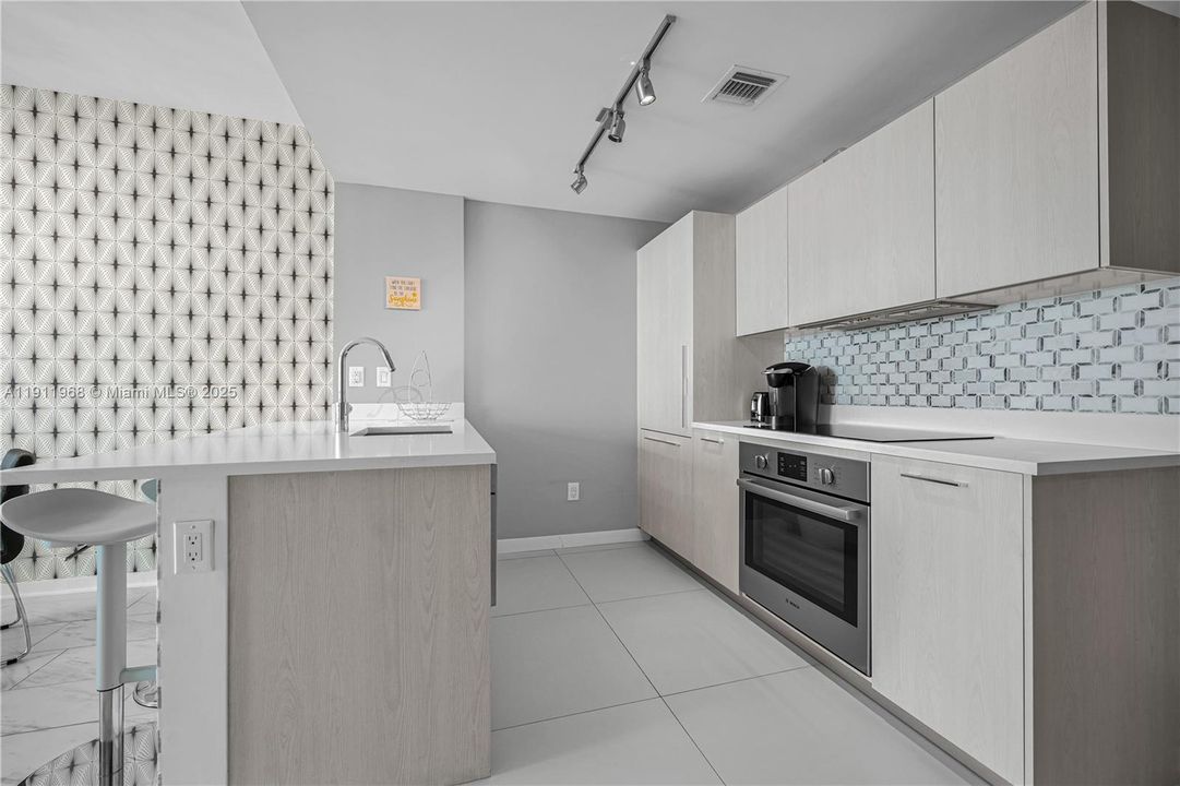 Recently Rented: $3,500 (1 beds, 1 baths, 610 Square Feet)