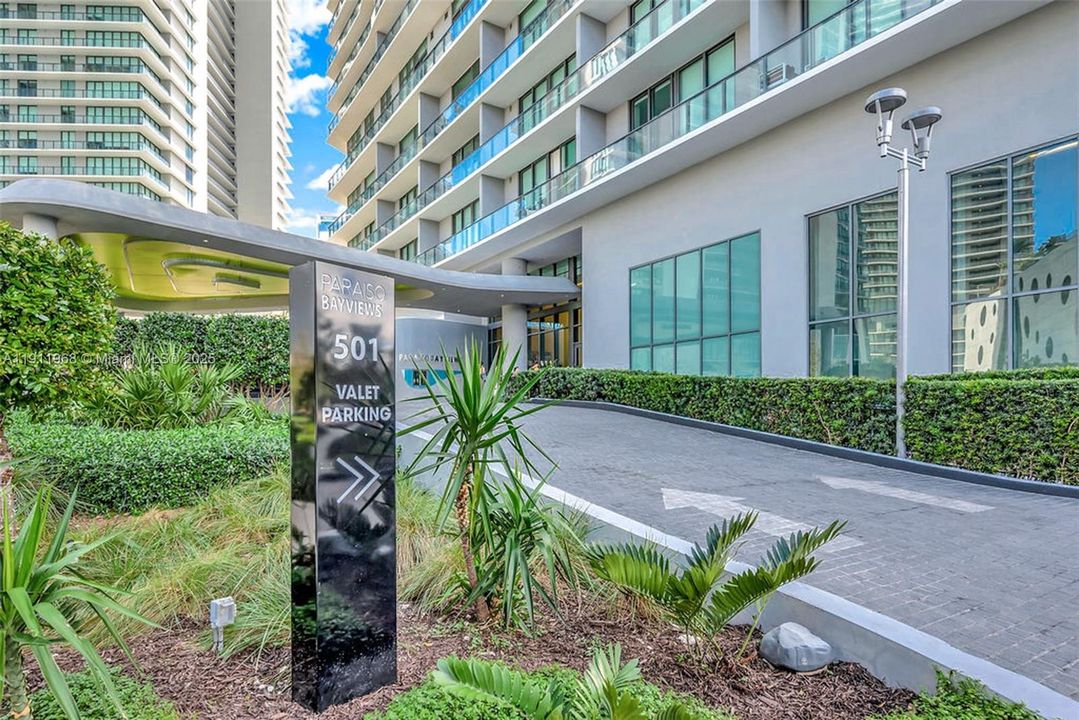 Recently Rented: $3,500 (1 beds, 1 baths, 610 Square Feet)