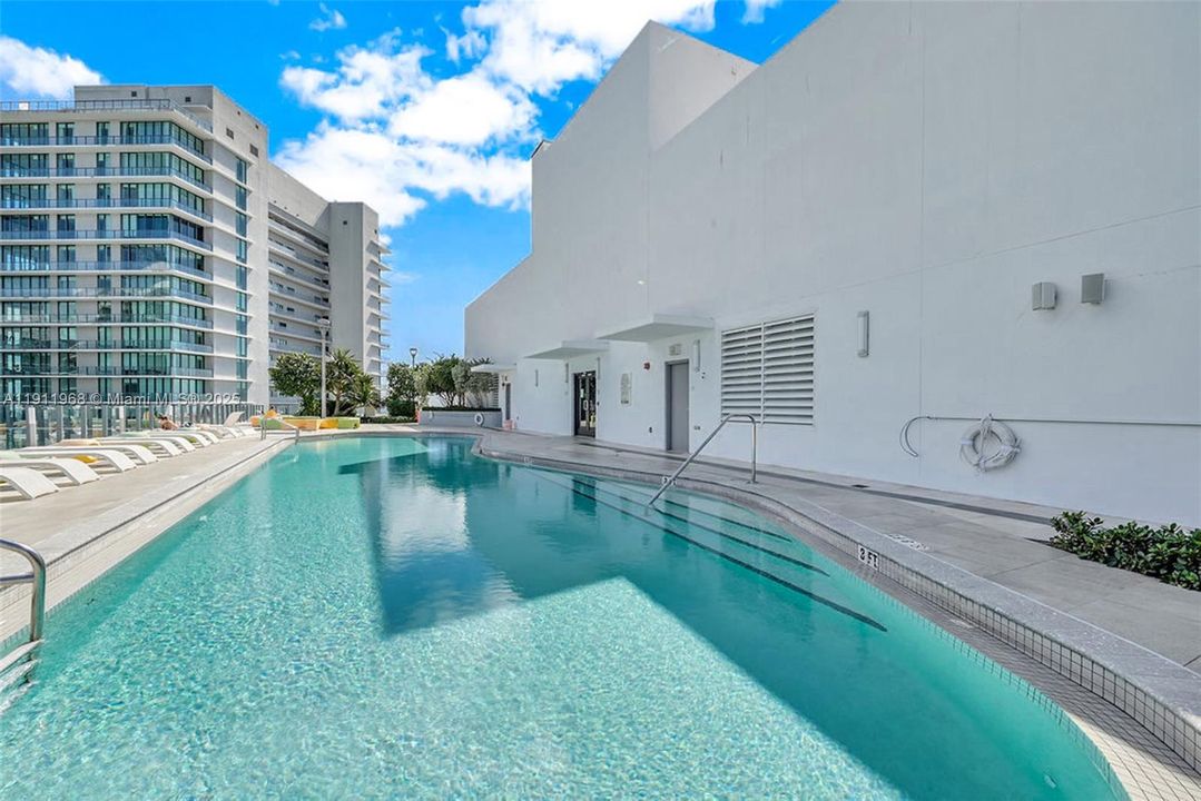 Recently Rented: $3,500 (1 beds, 1 baths, 610 Square Feet)