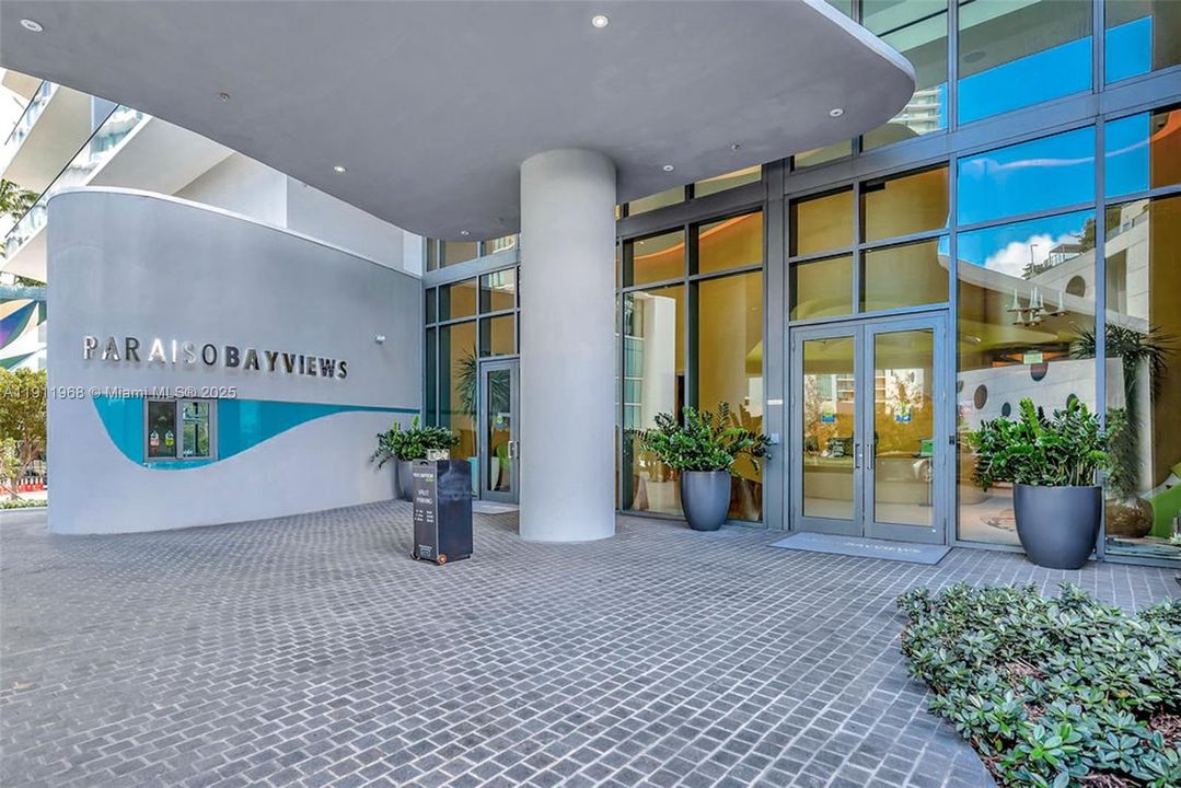 Recently Rented: $3,500 (1 beds, 1 baths, 610 Square Feet)