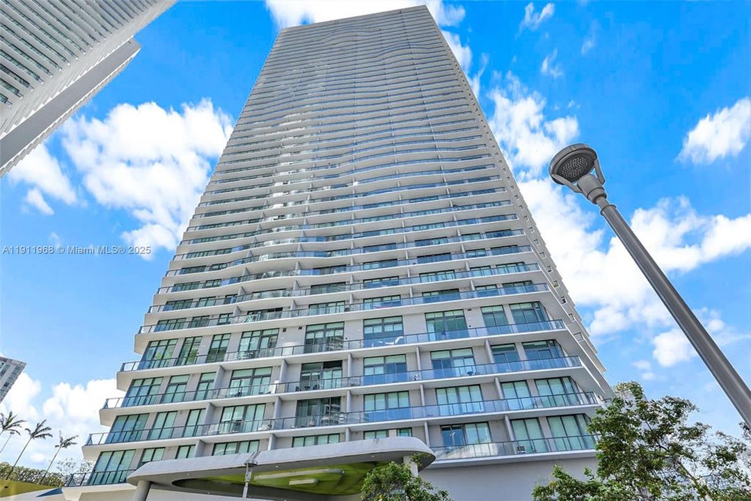 Recently Rented: $3,500 (1 beds, 1 baths, 610 Square Feet)