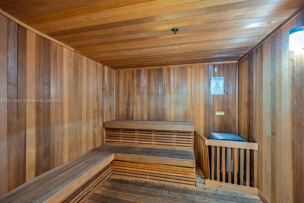 Recently Rented: $3,500 (1 beds, 1 baths, 610 Square Feet)