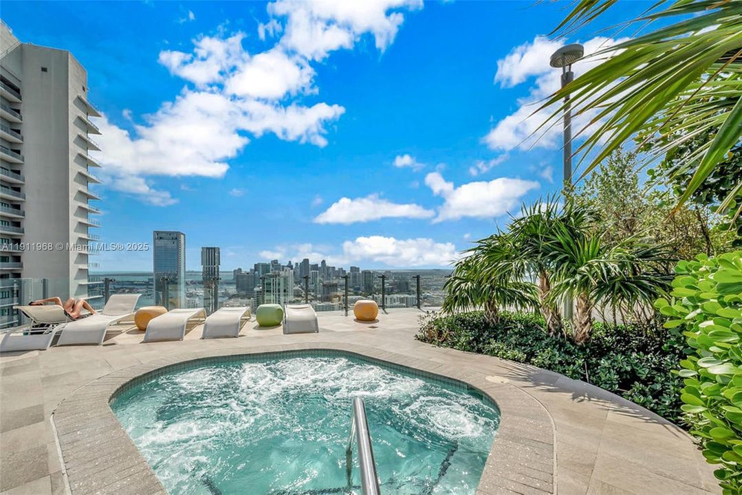 Recently Rented: $3,500 (1 beds, 1 baths, 610 Square Feet)