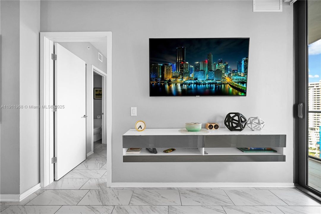 Recently Rented: $3,500 (1 beds, 1 baths, 610 Square Feet)