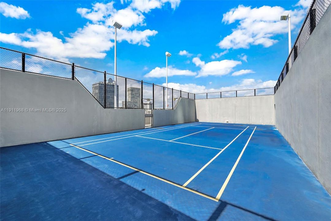 Recently Rented: $3,500 (1 beds, 1 baths, 610 Square Feet)