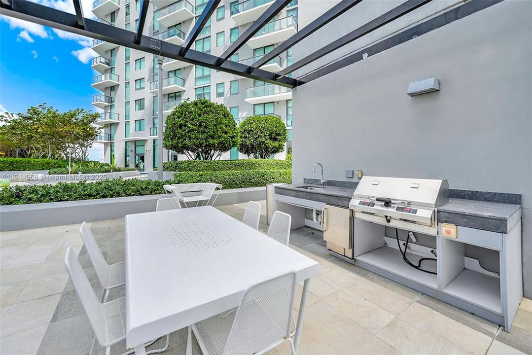 Recently Rented: $3,500 (1 beds, 1 baths, 610 Square Feet)