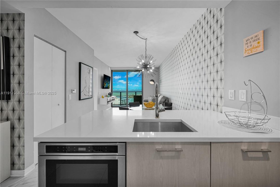 Recently Rented: $3,500 (1 beds, 1 baths, 610 Square Feet)