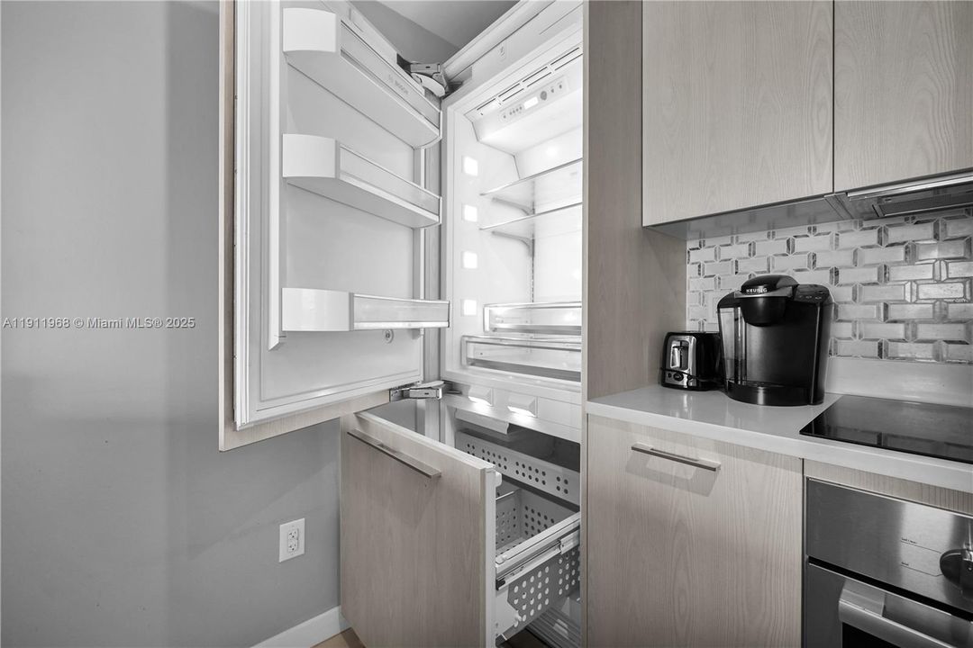 Recently Rented: $3,500 (1 beds, 1 baths, 610 Square Feet)