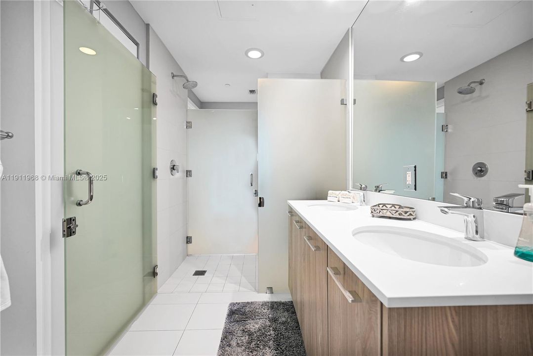 Recently Rented: $3,500 (1 beds, 1 baths, 610 Square Feet)