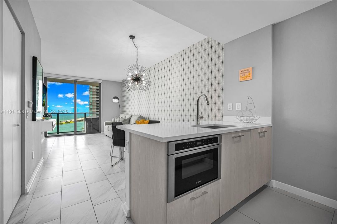 Recently Rented: $3,500 (1 beds, 1 baths, 610 Square Feet)