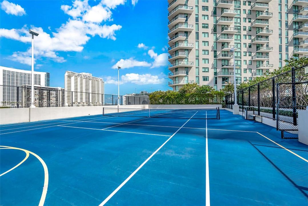 Recently Rented: $3,500 (1 beds, 1 baths, 610 Square Feet)