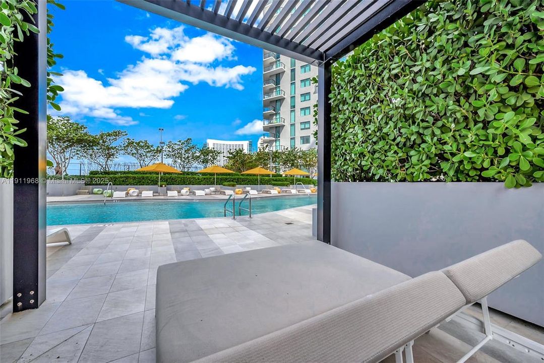 Recently Rented: $3,500 (1 beds, 1 baths, 610 Square Feet)