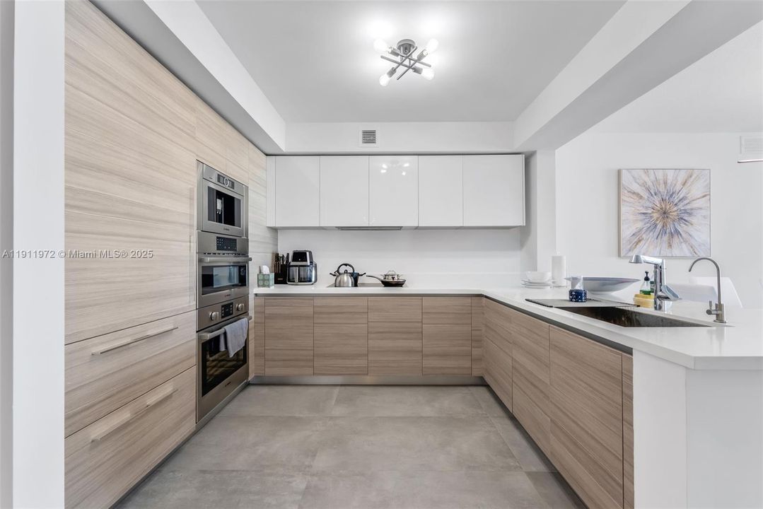 出租: $5,999 (3 贝兹, 3 浴室, 1541 平方英尺)