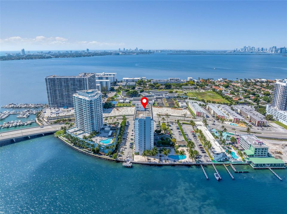 待售: $239,000 (1 贝兹, 1 浴室, 940 平方英尺)