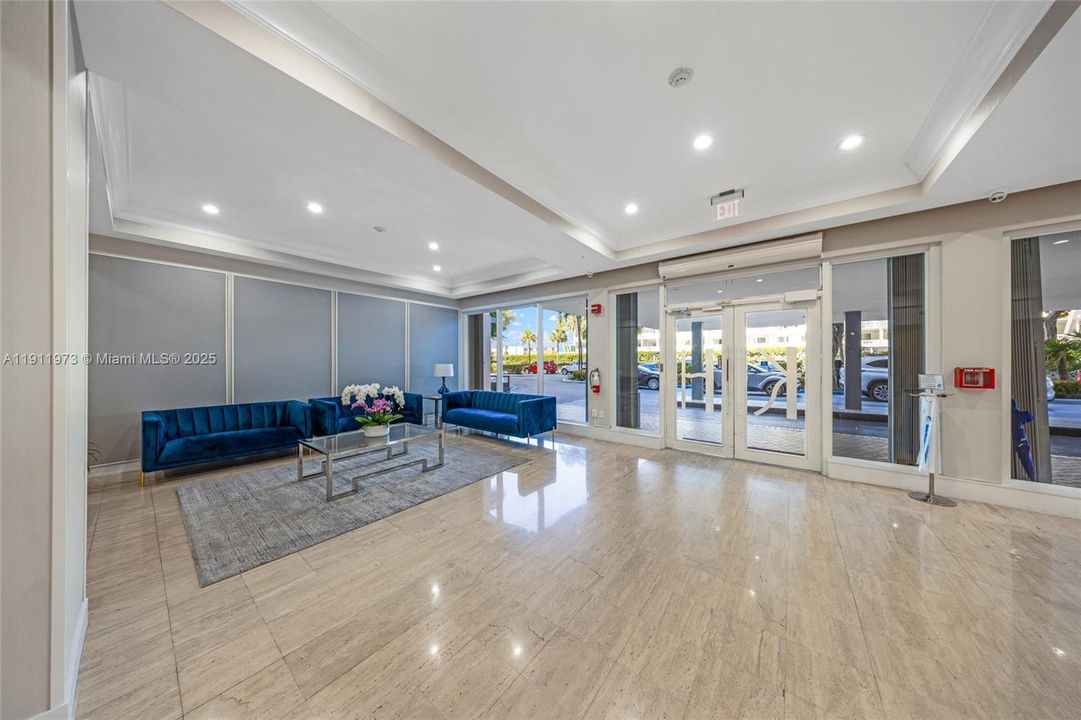 待售: $239,000 (1 贝兹, 1 浴室, 940 平方英尺)