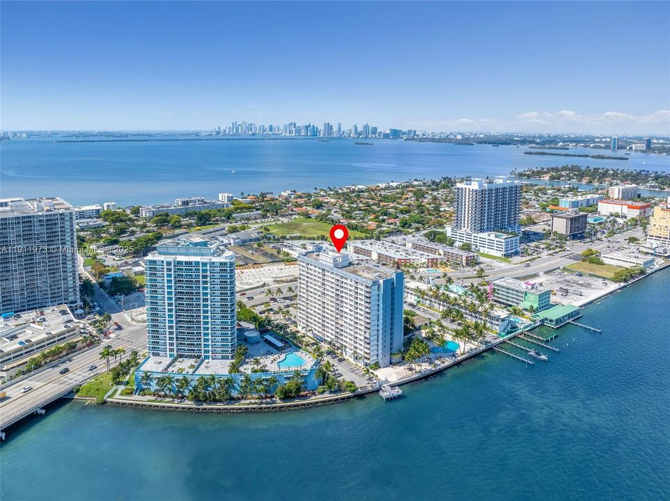 待售: $239,000 (1 贝兹, 1 浴室, 940 平方英尺)