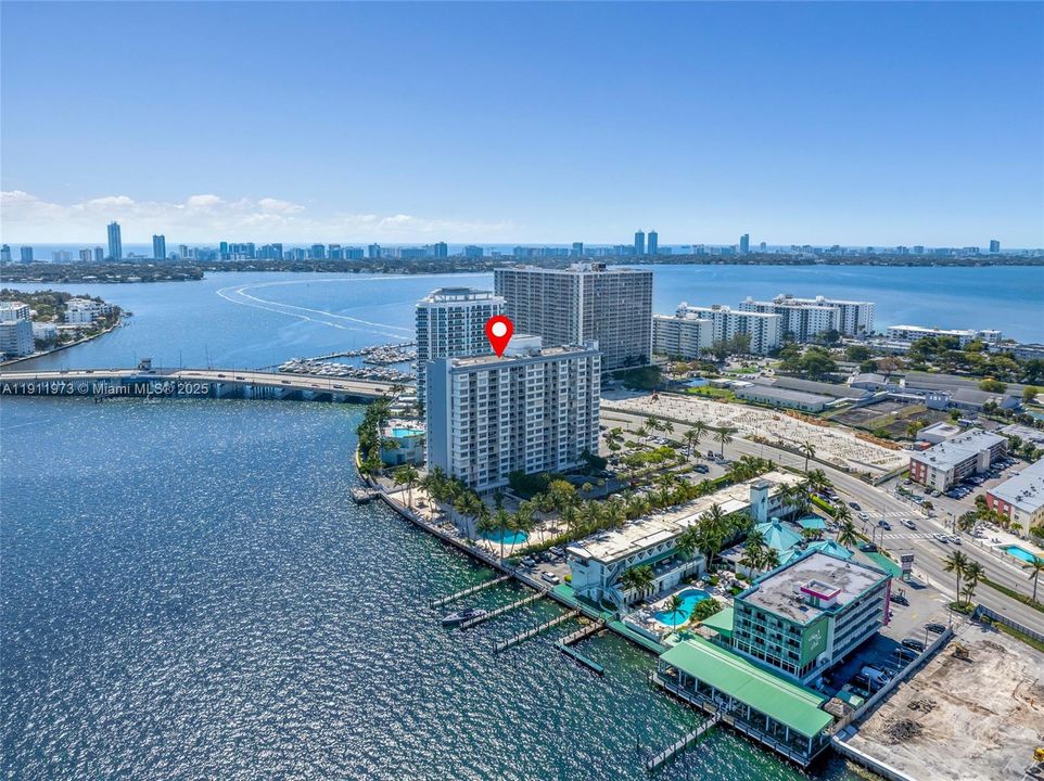 待售: $239,000 (1 贝兹, 1 浴室, 940 平方英尺)