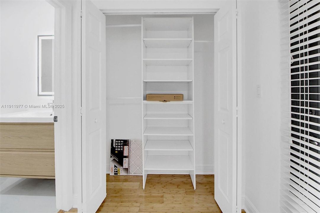 For Sale: $1,050,000 (2 beds, 2 baths, 1425 Square Feet)