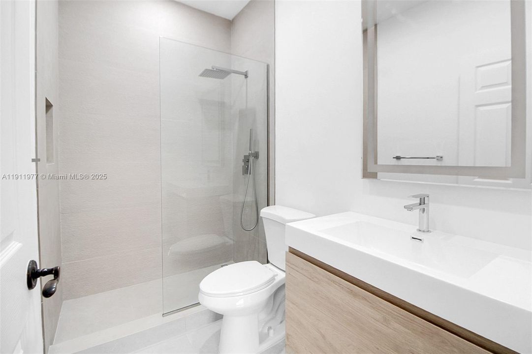 For Sale: $1,050,000 (2 beds, 2 baths, 1425 Square Feet)