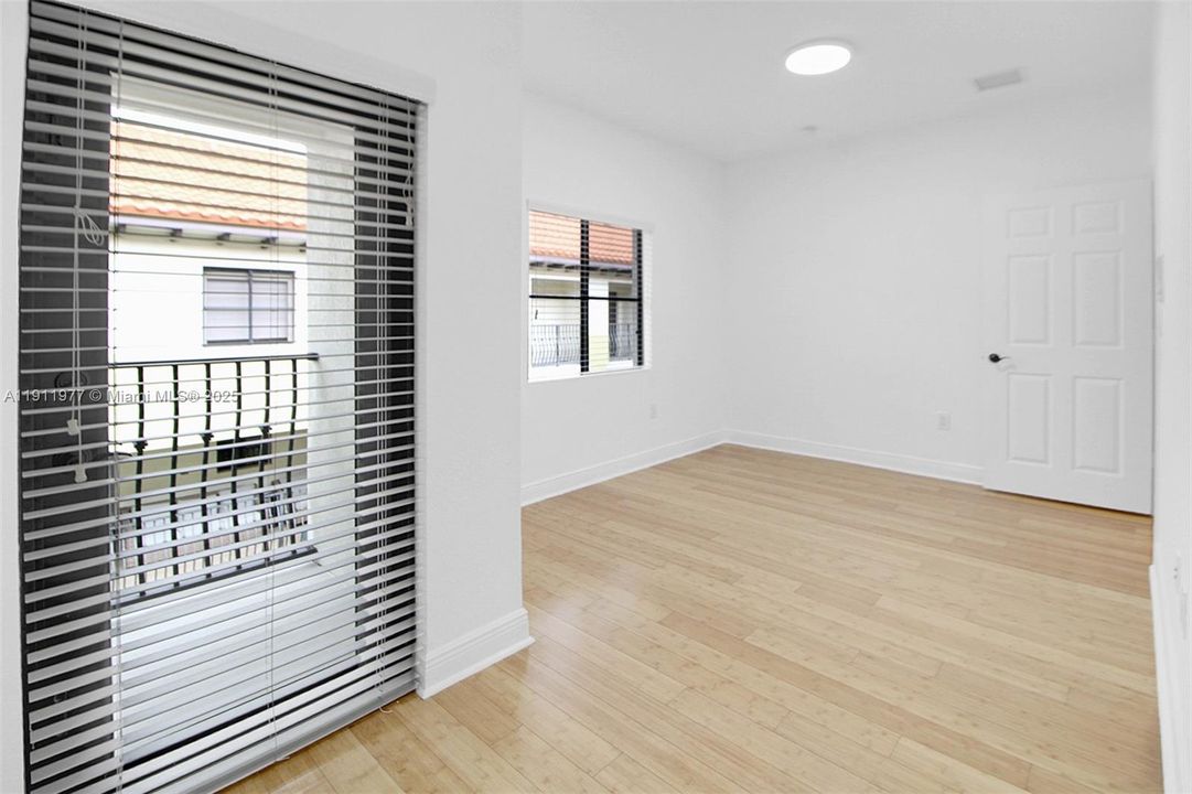 For Sale: $1,050,000 (2 beds, 2 baths, 1425 Square Feet)