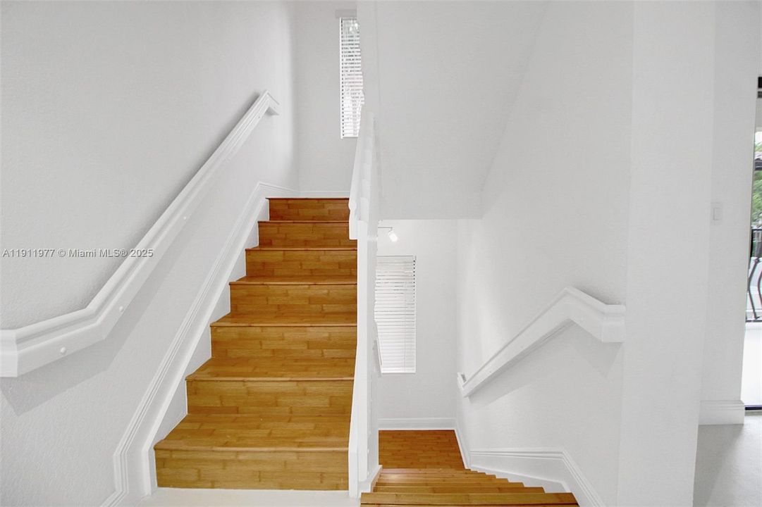 For Sale: $1,050,000 (2 beds, 2 baths, 1425 Square Feet)