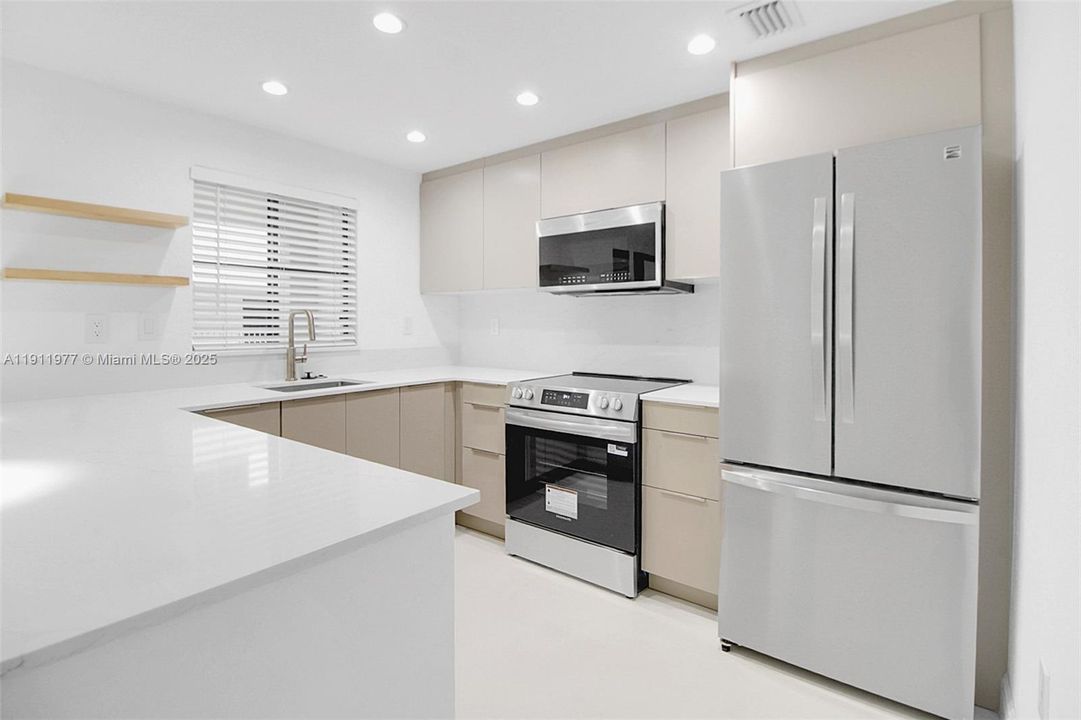 For Sale: $1,050,000 (2 beds, 2 baths, 1425 Square Feet)