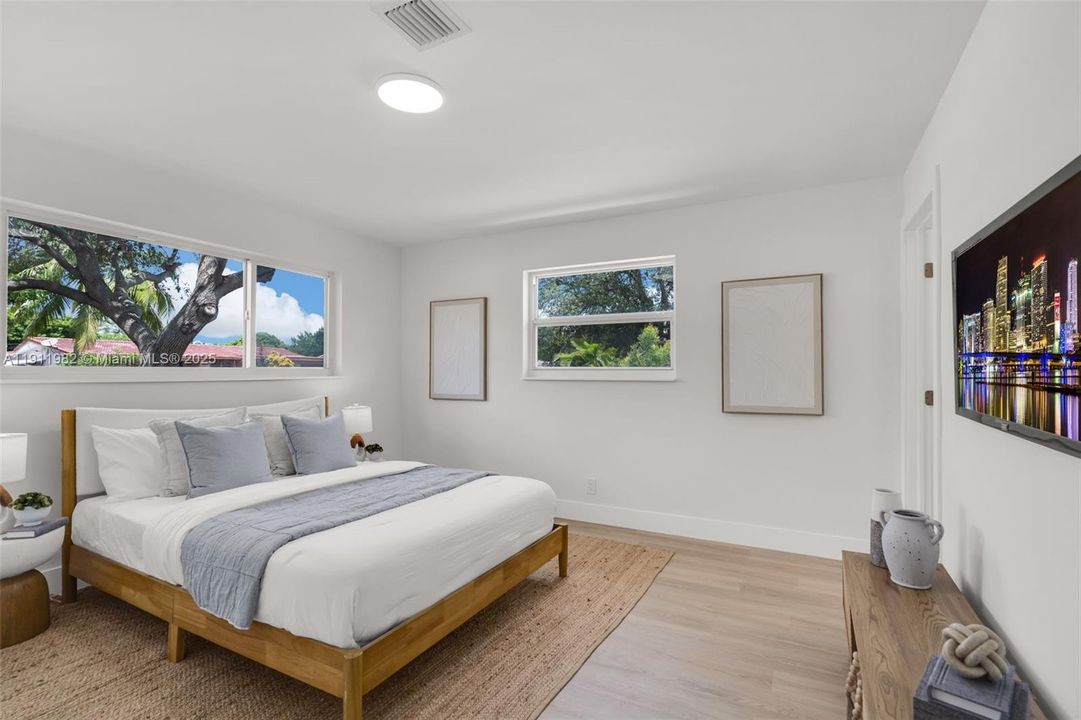 For Rent: $5,500 (3 beds, 2 baths, 1558 Square Feet)