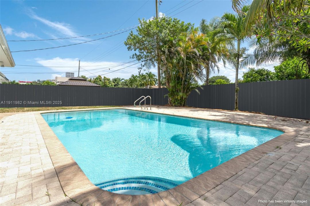 For Rent: $5,500 (3 beds, 2 baths, 1558 Square Feet)