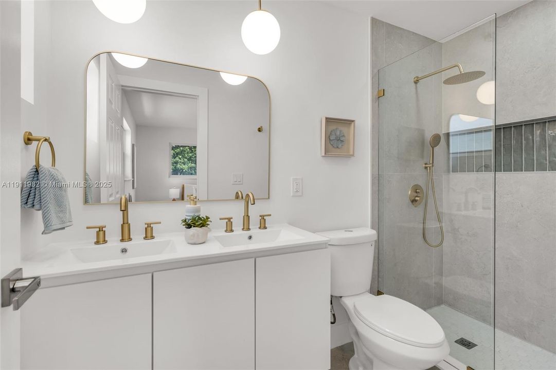 For Rent: $5,500 (3 beds, 2 baths, 1558 Square Feet)