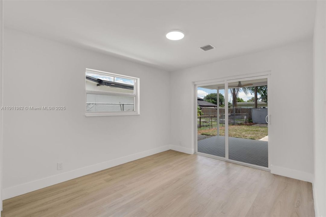 For Rent: $5,500 (3 beds, 2 baths, 1558 Square Feet)