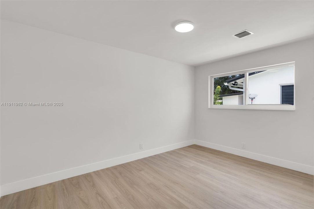 For Rent: $5,500 (3 beds, 2 baths, 1558 Square Feet)