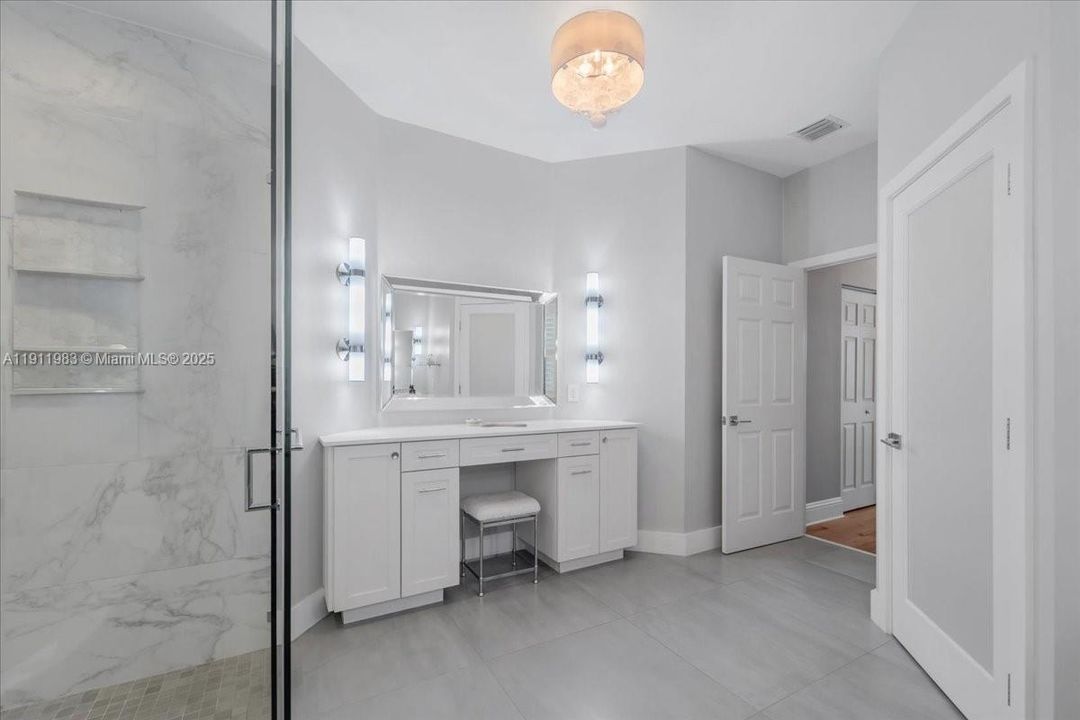 En Renta: $7,300 (4 camas, 2 baños, 3038 Pies cuadrados)