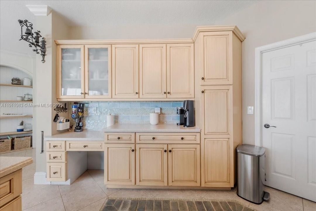 En Renta: $7,300 (4 camas, 2 baños, 3038 Pies cuadrados)